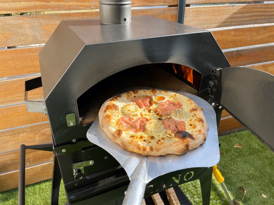 Pizza au feu de bois dans Vulcano MultiCook