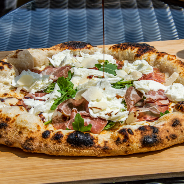 Pizza cuite au feu de bois Taal vulcano